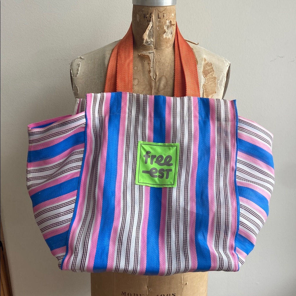 free-est by Free People Poly Mesh Lawn Chair Tote! 14” X 14” X 9” Side